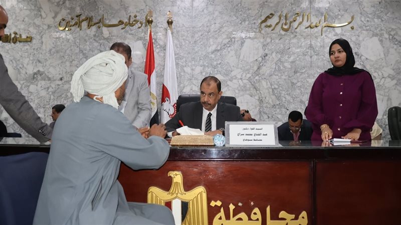 محافظ سوهاج يعقد