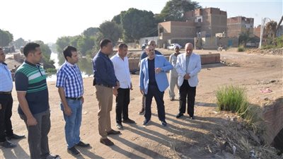 محافظ أسيوط يتفقد موقع حادث تروسيكل مصرف حواس ويوجه بإقامة سور للحماية (فيديو) 