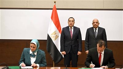 مدبولي يشهد توقيع اتفاقية تنفيذ دراسات نهائية لمشروع الربط الكهربائي بين مصر وأوروبا عبر إيطاليا