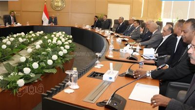 وزير الكهرباء يتابع تأمين الخطوط الهوائية والأبراج والأكشاك والموزعات