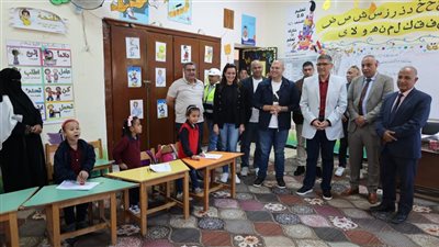 محافظ الجيزة يتفقد مدرسة المناجم الابتدائية بالواحات البحرية ويتابع سير العملية التعليمية