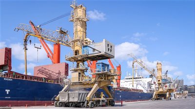 استقبال 13 سفينة بميناء دمياط ومغادرة 11 خلال 24 ساعة