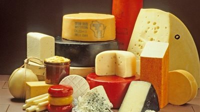 ارتفاع كبير بالشيدر وانخفاض لأول مرة في الرومي، أسعار الجبن اليوم الخميس بالأسواق