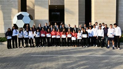 أشرف صبحي يكرم منتخب الناشئين للبادل بعد إنجازهم ببطولة العالم بإسبانيا