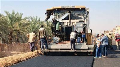  الوادي الجديد تواصل تطوير الطرق وازدواج المحاور الحيوية بالمراكز