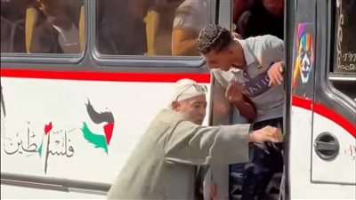 ضبط سائق وتباع أتوبيس بعد واقعة سقوط مسن بالمنصورة (صور)