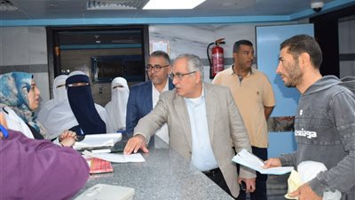 إحالة الأطباء المتغيبين دون عذر في مستشفى الفيوم للتأمين الصحي إلى التحقيق 