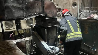 إخماد حريق نشب داخل مطعم جاد فى الأزبكية (صور)