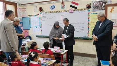 وكيل وزارة التعليم بدمياط يتابع الانضباط وتفعيل التكنولوجيا بمدارس كفر البطيخ