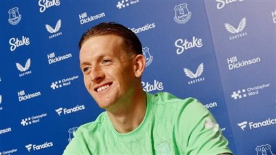 رسميا، إيفرتون يجدد عقد حارسه الدولي بيكفورد حتى 2029