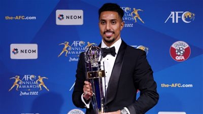 سالم الدوسري يحصد جائزة أفضل لاعب داخل آسيا 2025