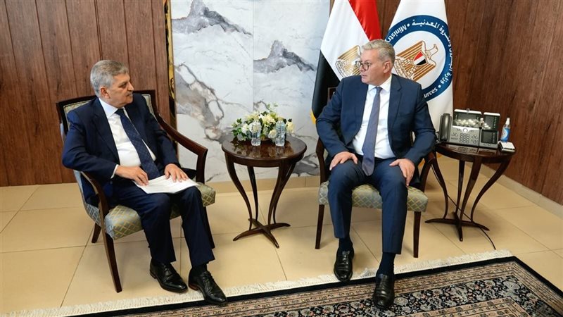 وزير البترول يبحث