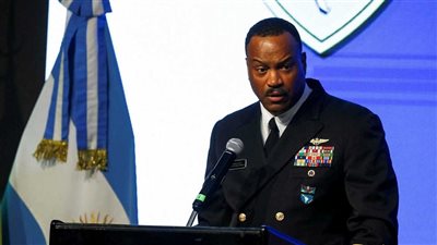 وسط توتر مع فنزويلا، قائد القوات الأمريكية في الكاريبي يقرر التقاعد بعد عام من توليه المنصب