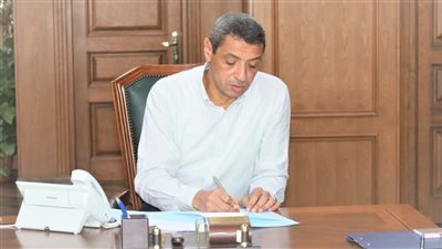 التاكسي يبدأ من 10 جنيهات، محافظ السويس يعتمد تعريفة الركوب الجديدة