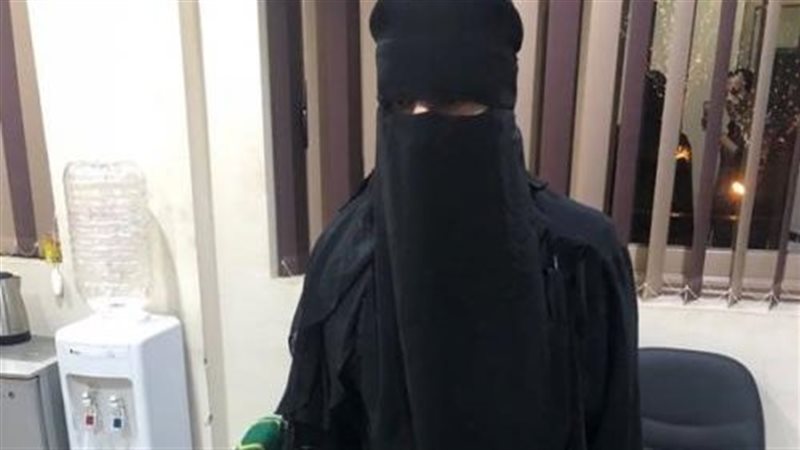 عاطل ارتدى نقابا