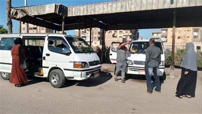 حملات رقابية على مواقف دمياط لمتابعة التزام السائقين بالتعريفة الجديدة