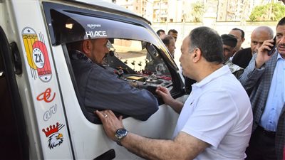 محافظ أسيوط يحذر من استغلال المواطنين ويطالب بالإبلاغ الفوري عن مخالفات تعريفة المواصلات|فيديو