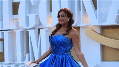 بشرى وعبير صبري أول الحضور، توافد النجوم على ريد كاربت فيلم عيد ميلاد سعيد بالجونة (فيديو)