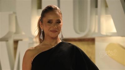 نيللي كريم تتألق على ريد كاربت فيلمها 