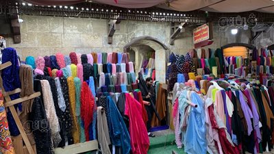 سوق حلقوم الجمل.. متحف مفتوح للنسيج في قلب الغورية.. يعرض أفضل أنواع الأقمشة.. مقصد مهم للمشاهير ومصممي الأزياء.. وهذا سر تسميته بهذا الاسم