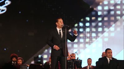 مدحت صالح يشعل حفل مهرجان الموسيقى العربية بـ 