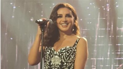 بصوت ملائكي وفستان أسود مطرز، أنغام تتألق في حفل استثنائي بقطر (فيديو)