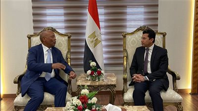قبل السوبر الأفريقي، وزير الرياضة يستعرض مع موتسيبي تصميمات مقر الكاف الجديد 