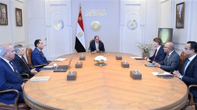  السيسي يستقبل رئيس شركة ميرسك ويؤكد: نحرص على تهيئة المناخ الملائم وتذليل أي تحديات تواجه المجموعة.. ونتطلع لزيادة حجم استثماراتها وتعزيز حضورها في السوق المصري 