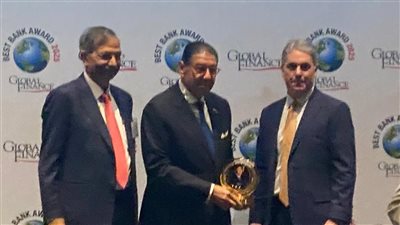 هشام عز العرب يحصد جائزة الإنجاز مدى الحياة