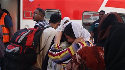 السكك الحديدية: تسيير الرحلة 26 لنقل الأشقاء السودانيين إلى وطنهم (صور) 