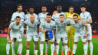 ميلان يكتفي بالتعادل مع بارما 2-2 وينتزع صدارة الدوري الإيطالي