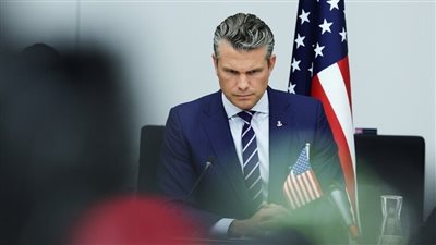 الجيش الأمريكي يستهدف قاربا بالمحيط الهادئ وبيان عاجل من وزير الحرب