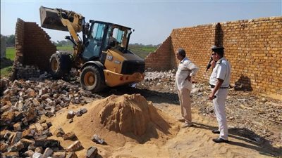 إزالة حالة تعدٍ على الأرض الزراعية بقرية الأخصاص بمنشأة القناطر