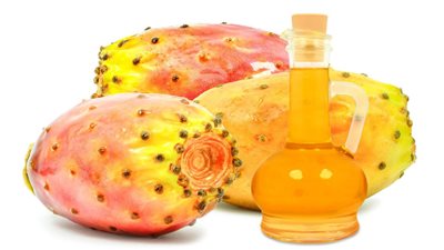 يعيد شبابها ويقلل التجاعيد، فوائد زيت بذور التين الشوكي للبشرة