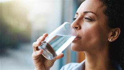 8 فوائد مذهلة لشرب الماء الدافئ على الريق لن تتوقعها