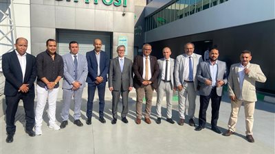 رئيس مصلحة الجمارك يتفقد قرية البضائع بمطار القاهرة الدولي