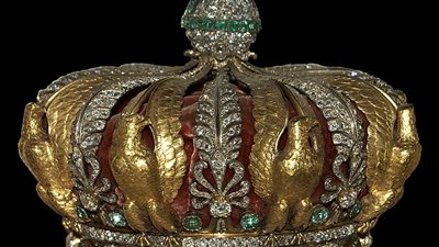 العثور على تاج الإمبراطورة أوجيني المسروق من متحف اللوفر 