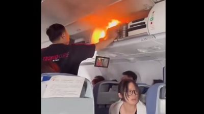 مقطع مرعب، لحظة اشتعال النار في طائرة وفزع الركاب (فيديو) 
