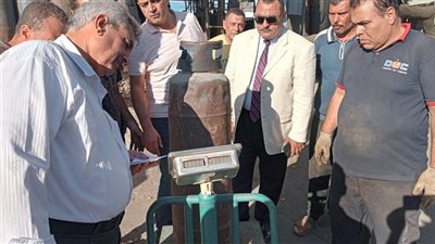 ضبط نقص في أوزان أسطوانات الغاز خلال حملة تموينية بدمياط