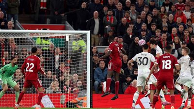 ليفربول يسقط على ملعبه أمام مانشستر يونايتد بثنائية في الدوري الإنجليزي (صور)