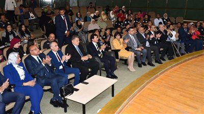 أشرف صبحي يُكرم ناشئات اليد والبعثات البارالمبية المشاركة بألعاب القوى والسباحة