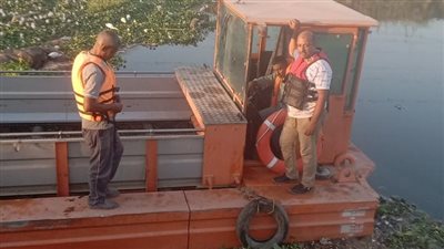 بعد توقفها سنوات، تشغيل المعدة المائية الألمانية لتطهير النيل والترع بأسيوط (فيديو) 