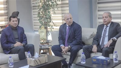 وزير الرياضة يجتمع مع اتحاد الكرة بعد عودته من فرنسا 