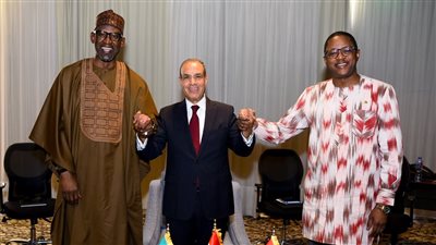 وزير الخارجية يعقد لقاء ثلاثيا مع نظيريه المالي والبوركيني على هامش منتدى أسوان (صور)