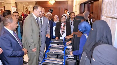 محافظ سوهاج يفتتح معرض المنتجات الحرفية للأشخاص ذوي الإعاقة (صور)