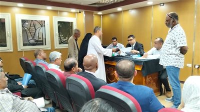 نائب محافظ الأقصر يبحث شكاوى وطلبات المواطنين خلال لقاء اليوم المفتوح 