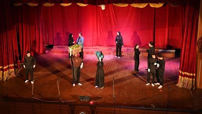 جامعة الفيوم تقدم العرض المسرحي