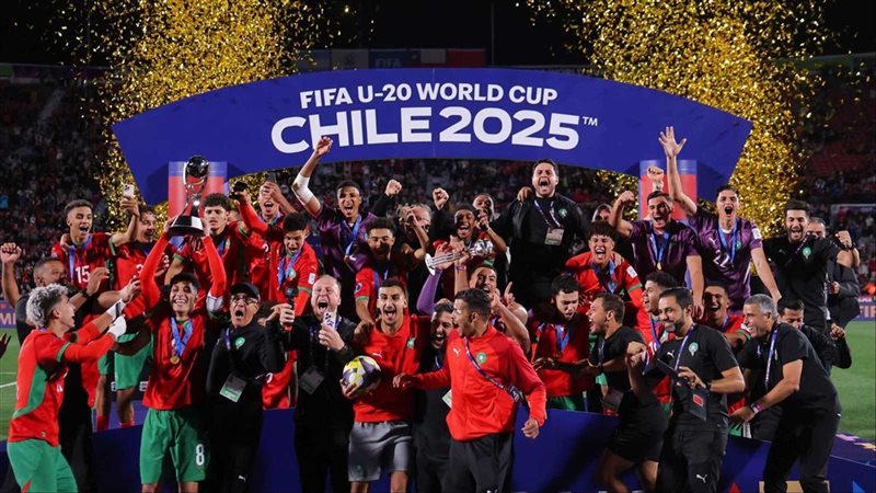 منتخب المغرب يرفع