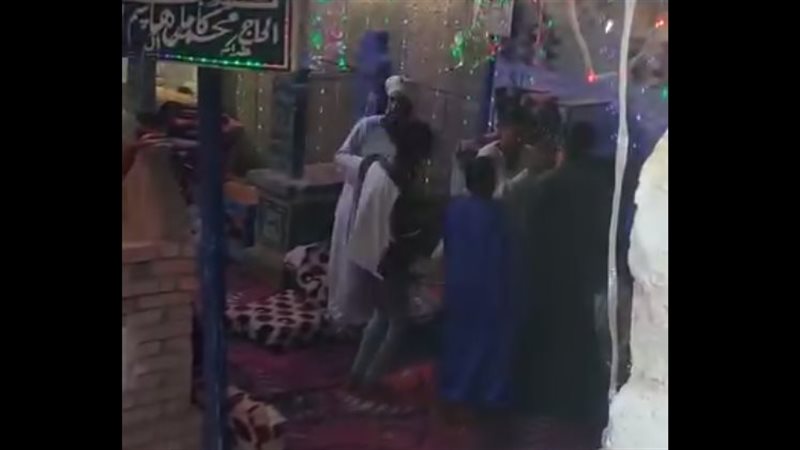 مولد داخل المقابر