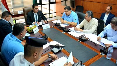 للتصدي للباعة الجائلين، نائب محافظ الدقهلية يترأس اجتماع مجلس إدارة الأسواق